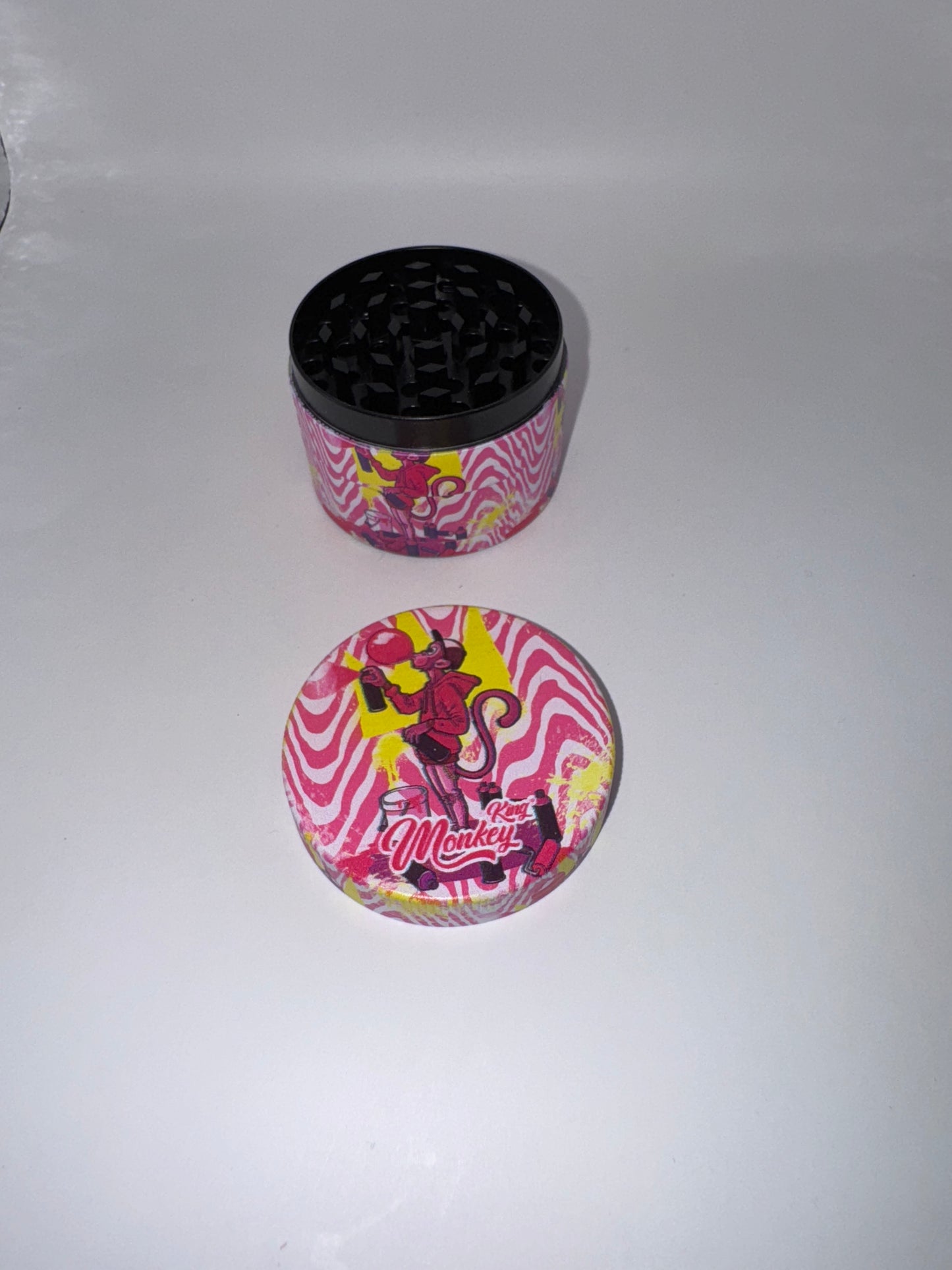 Metallgrinder Monkey King - Pink Sprayer